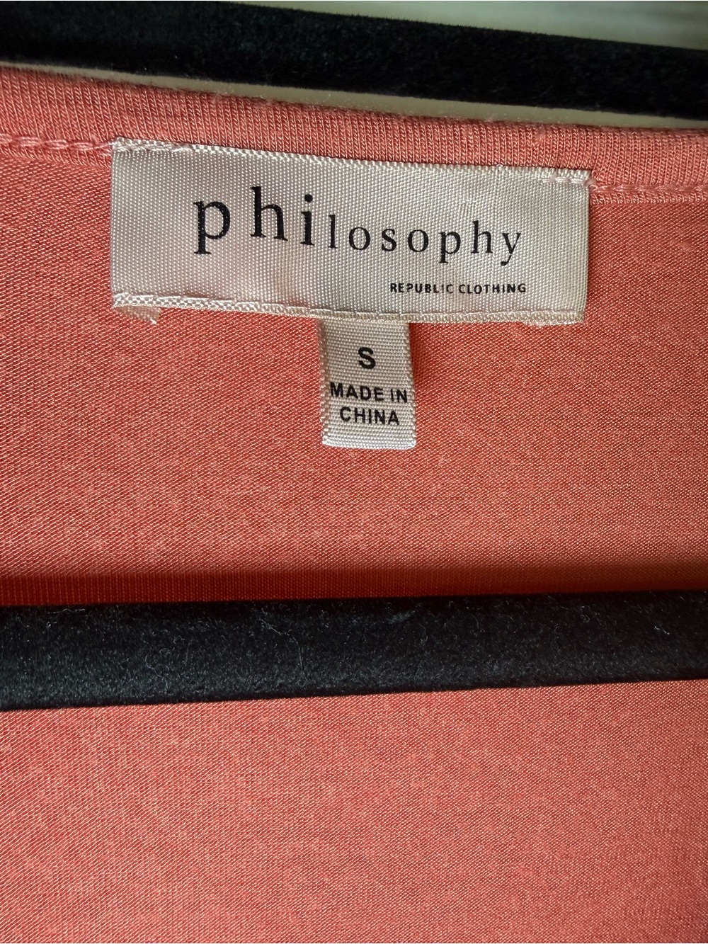 Philosophy Rusty Coral V‑Neck Twist Front Short Sleeve Top Drapey Casual Chic S - Picture 3 of 12
